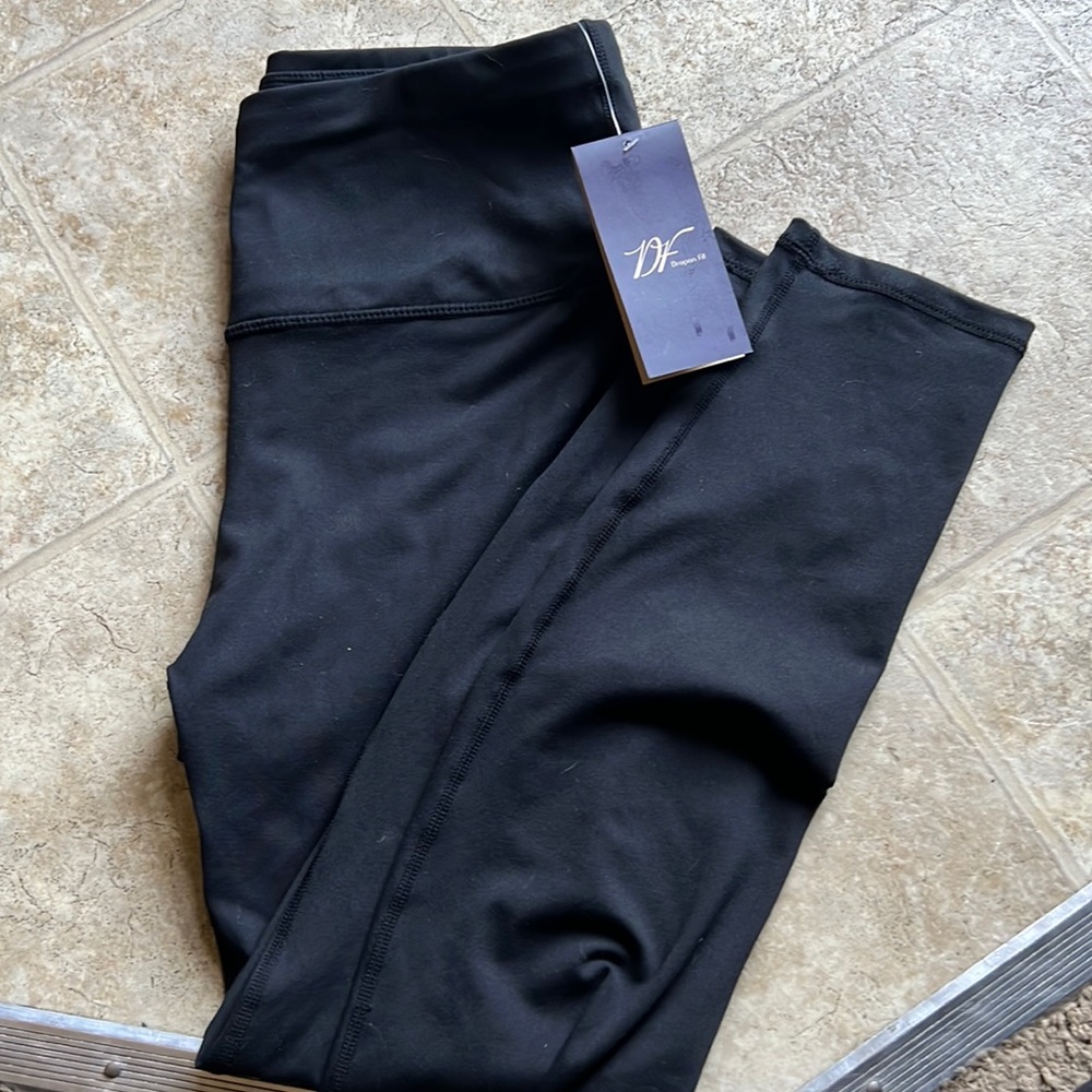 Dragonfit black leggings NWT xl womens never used.